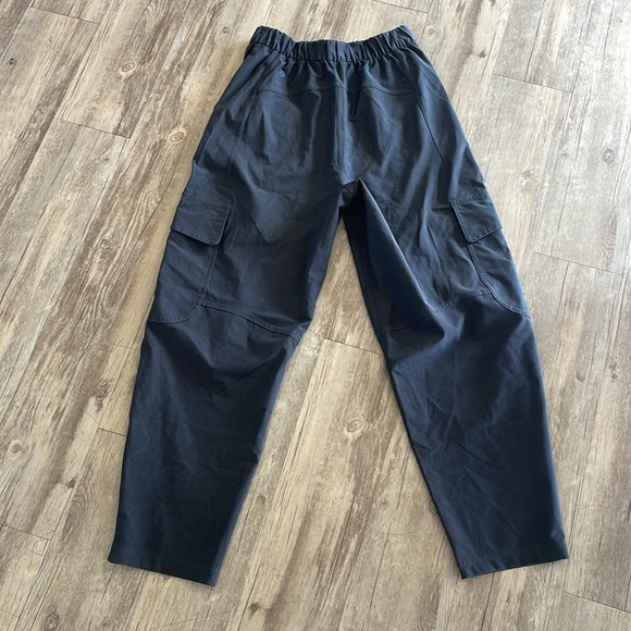 Lululemon Light Utilitech Cargo Pocket High-Rise Pant
Graphite Grey - Picture 7 of 10